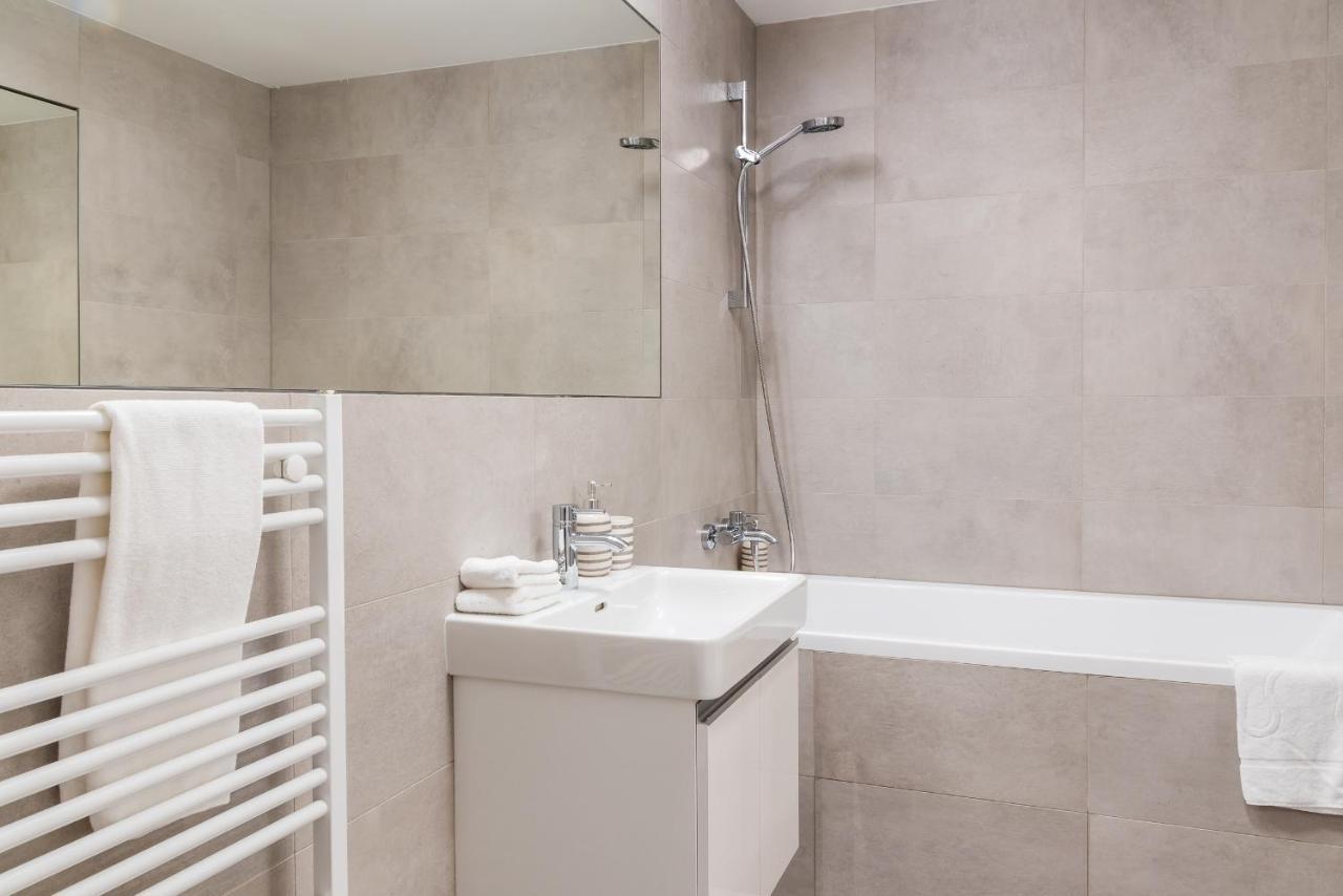 City Castle Apartments Free Parking Bratislava Bagian luar foto