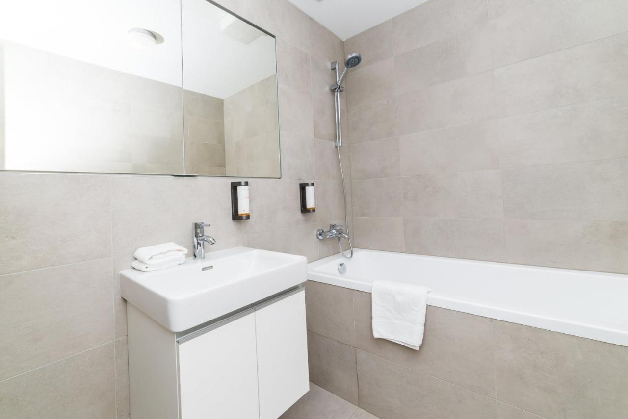 City Castle Apartments Free Parking Bratislava Bagian luar foto