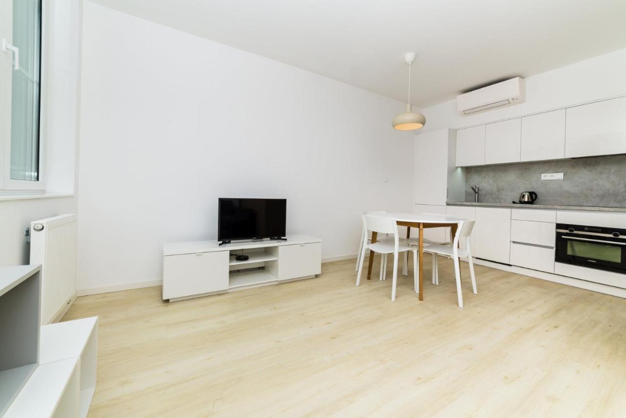 City Castle Apartments Free Parking Bratislava Bagian luar foto