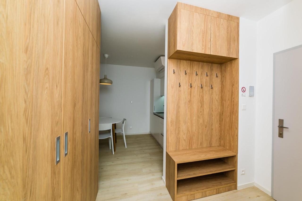 City Castle Apartments Free Parking Bratislava Bagian luar foto