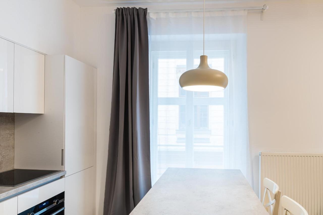City Castle Apartments Free Parking Bratislava Bagian luar foto