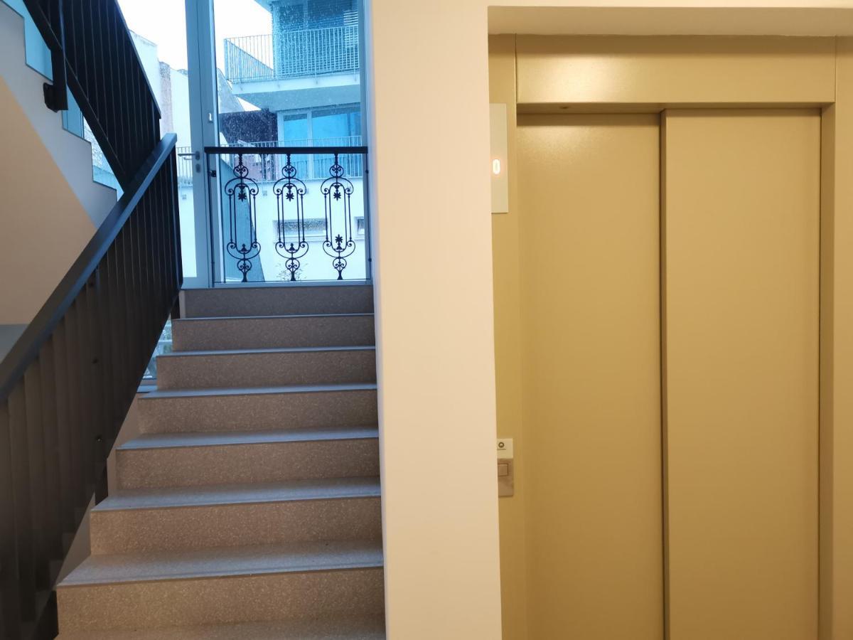 City Castle Apartments Free Parking Bratislava Bagian luar foto