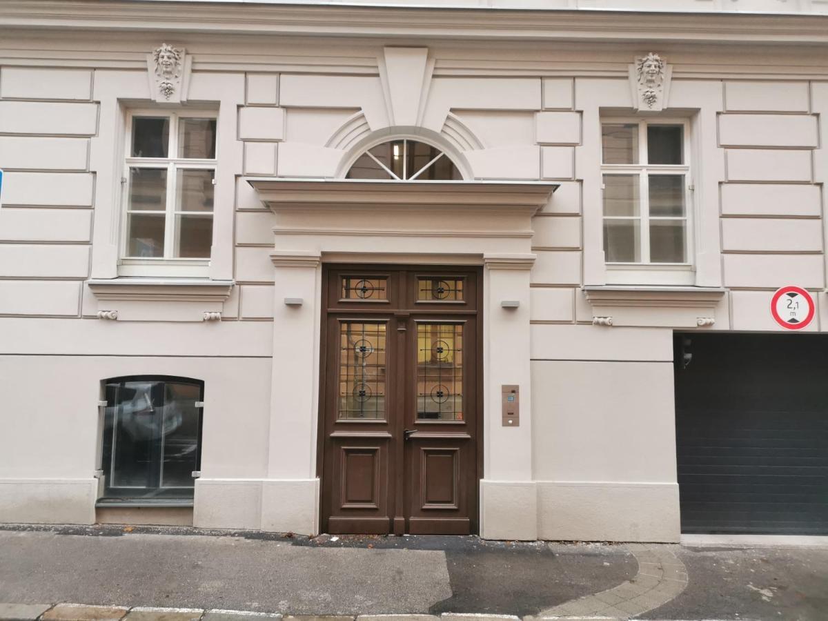 City Castle Apartments Free Parking Bratislava Bagian luar foto