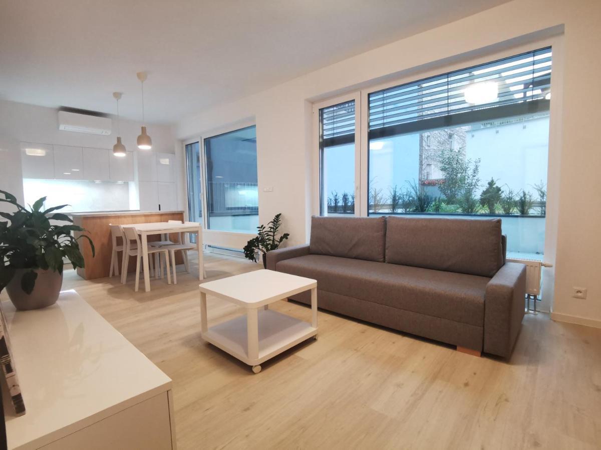 City Castle Apartments Free Parking Bratislava Bagian luar foto